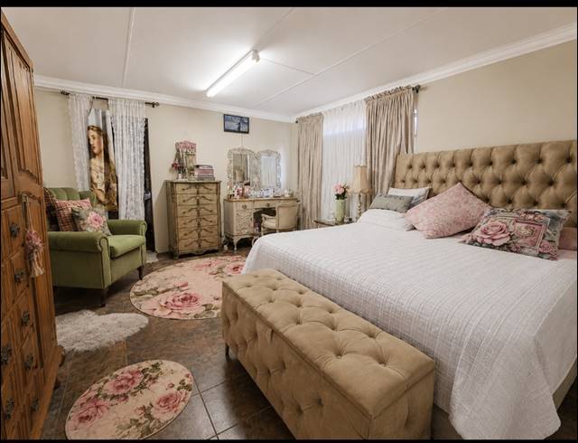 7 BEDROOM HOUSE FOR SALE IN MOOILANDE
